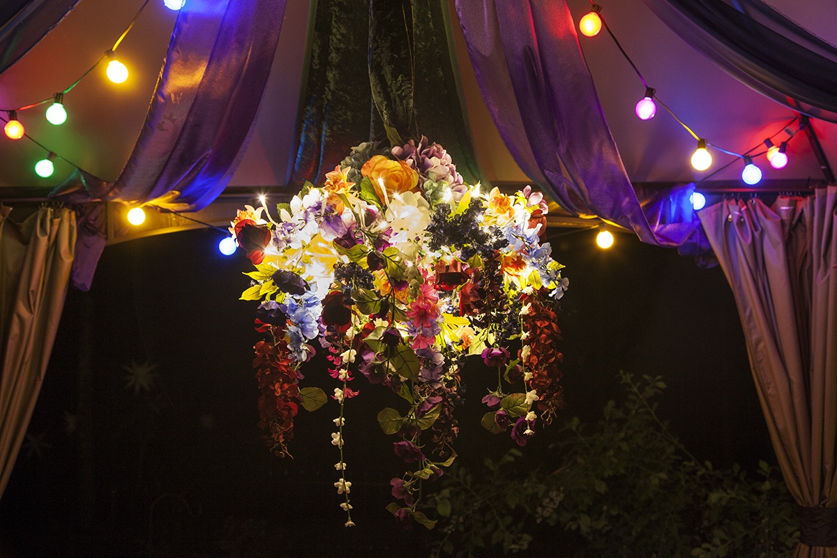 Gorgeous DIY Halloween Decoration - Mystical Boho-Gothic Chandelier Light with Flowers
